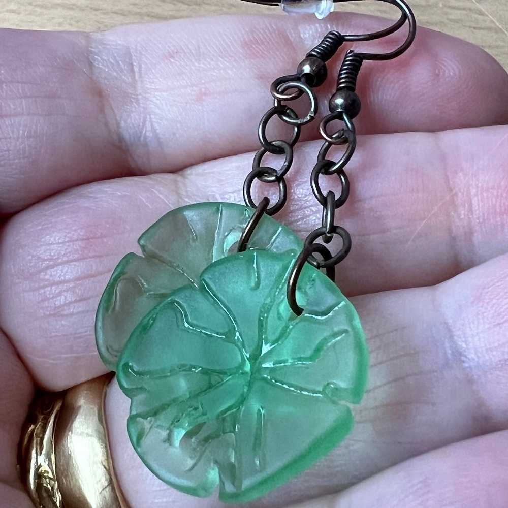 Vintage Green Frosted Carved Glass Sand Dollar Fl… - image 6